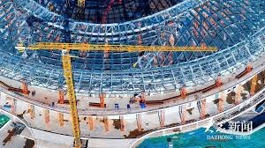 托马斯·弗兰克因指责球迷嘘门将引发争议，面临解雇风险，热刺战绩不佳，球迷矛盾加剧，球队正寻求替补教练。